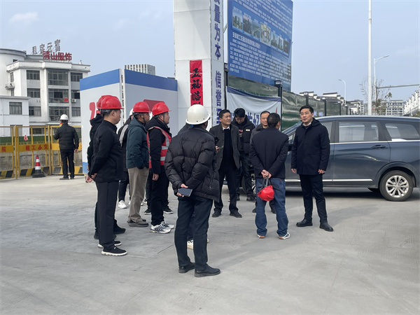 2月5日，县长王奇勇带队调研新徽商创业基地一期一标段项目春节后复工复产工作，乐鱼官方体育网站_leyu乐鱼(中国)
总经理潘楷金陪同调研。.jpg
