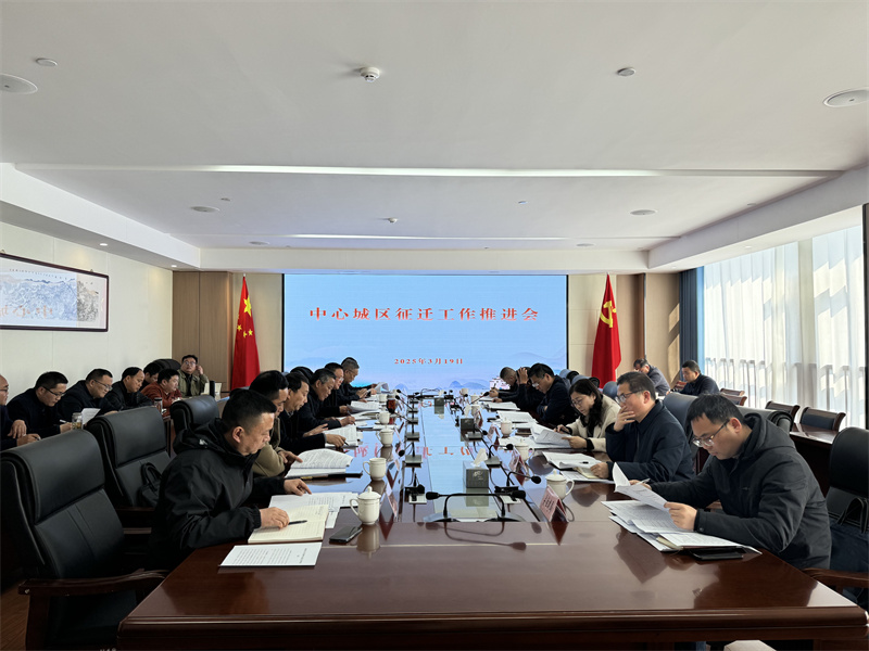 3月19日，县长王奇勇带队调研富丰新城张家山小区项目，乐鱼官方体育网站_leyu乐鱼(中国)
总经理潘楷金、副总经理余礼通陪同调研，随后在集团17楼主持召开歙县中心城区征迁工作推进会。.jpg