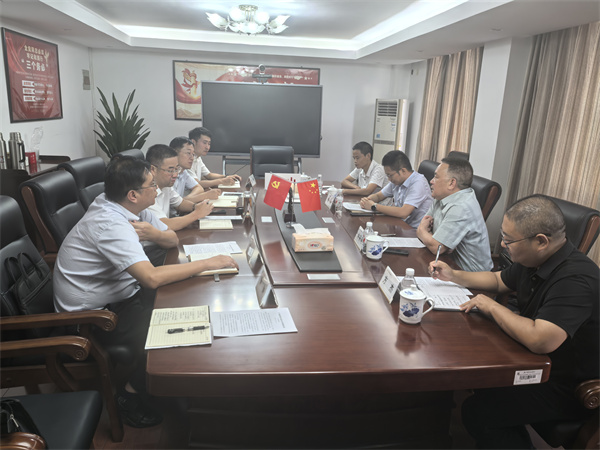 9月4日，常务副县长戴维率队拜访中国农业发展银行黄山分行，与市行行长汤高峰等举行工作会谈，双方就进一步深化政银企合作、推动重点项目融资等事宜进行深入交流。乐鱼官方体育网站_leyu乐鱼(中国)
董事长洪筱明、总经理潘楷金、总经理助理方杰陪同参加。.jpg