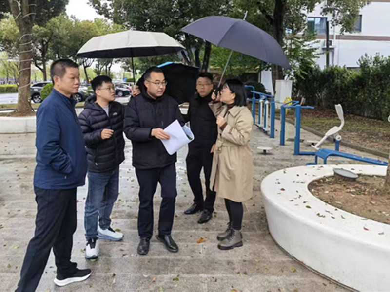 3月18日，徐总陪吴文斌副县长及相关部门调研丰乐西园地块_副本.jpg