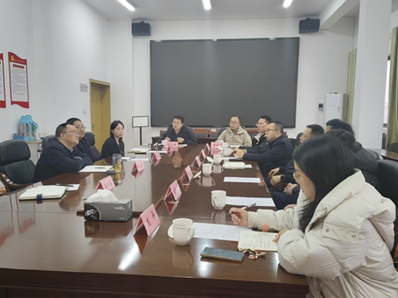 3月18日上午，中建三局华中分局常务副局长夏大焰一行赴乐鱼官方体育网站_leyu乐鱼(中国)
就新安江航道项目投资事宜进行对接，集团余总、方总参加座谈。_副本.jpg