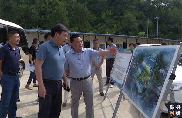 6月18日，县委常委、常务副县长吴志平带队先后来到城区备用饮用水源保护区治理工程、第三水厂及供水管网配套延伸工程、渔梁风貌整治提升工程、城区老旧管网提升项目、游泳馆二期等重点项目建设现场，乐鱼官方体育网站_leyu乐鱼(中国)
党委书记、董事长洪筱明陪同。.png
