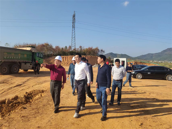 11月8日，县长王奇勇一行调研粮食产业园项目，乐鱼官方体育网站_leyu乐鱼(中国)
党委书记、董事长洪筱明陪同。.jpg