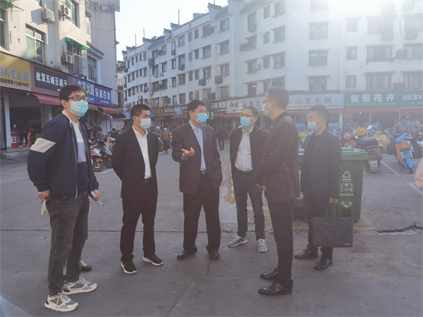 11月10日，常务副县长詹凯一行调研歙州中心市场，乐鱼官方体育网站_leyu乐鱼(中国)
常务副总经理方亮陪同。.jpg