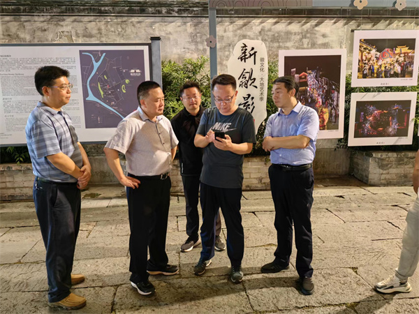 9月11日，汪凯书记夜间调研古城三期项目，对部分节点提升进行指导，乐鱼官方体育网站_leyu乐鱼(中国)
党委书记、董事长洪筱明，副总经理张高峰陪同调研。.jpg